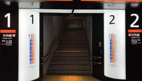 R東京駅構内サインフレームの写真
